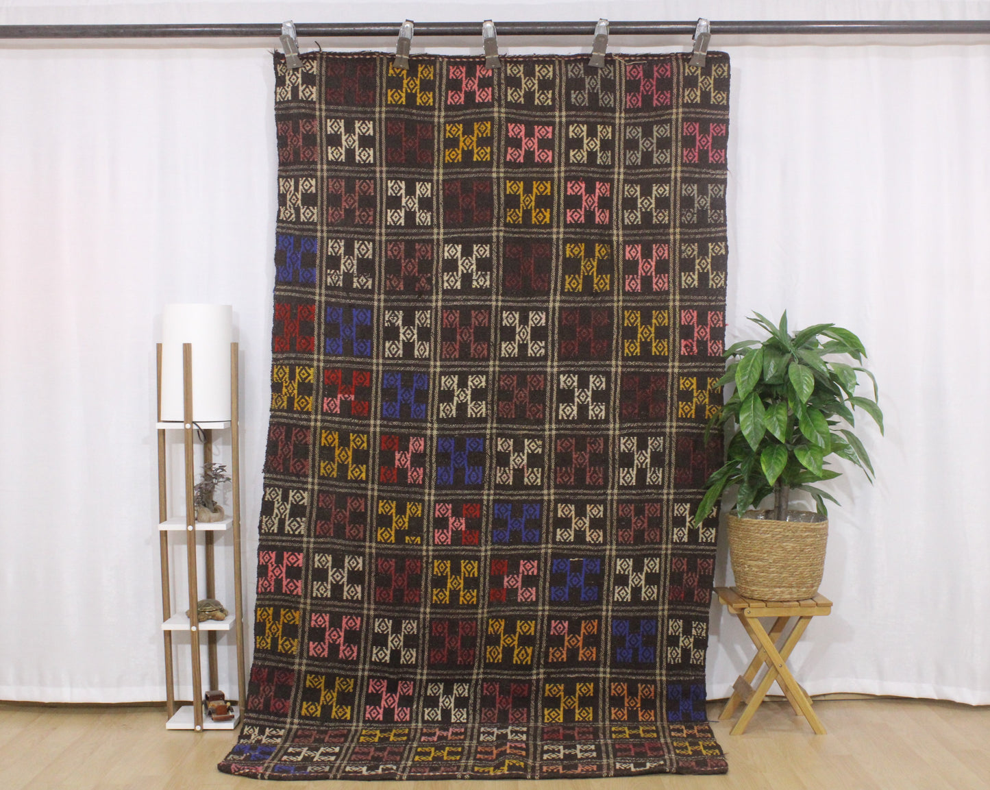 Handwoven Turkish Vintage Kilim (4'8" x 8'9")