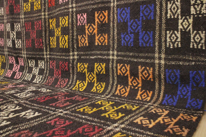 Handwoven Turkish Vintage Kilim (4'8" x 8'9")