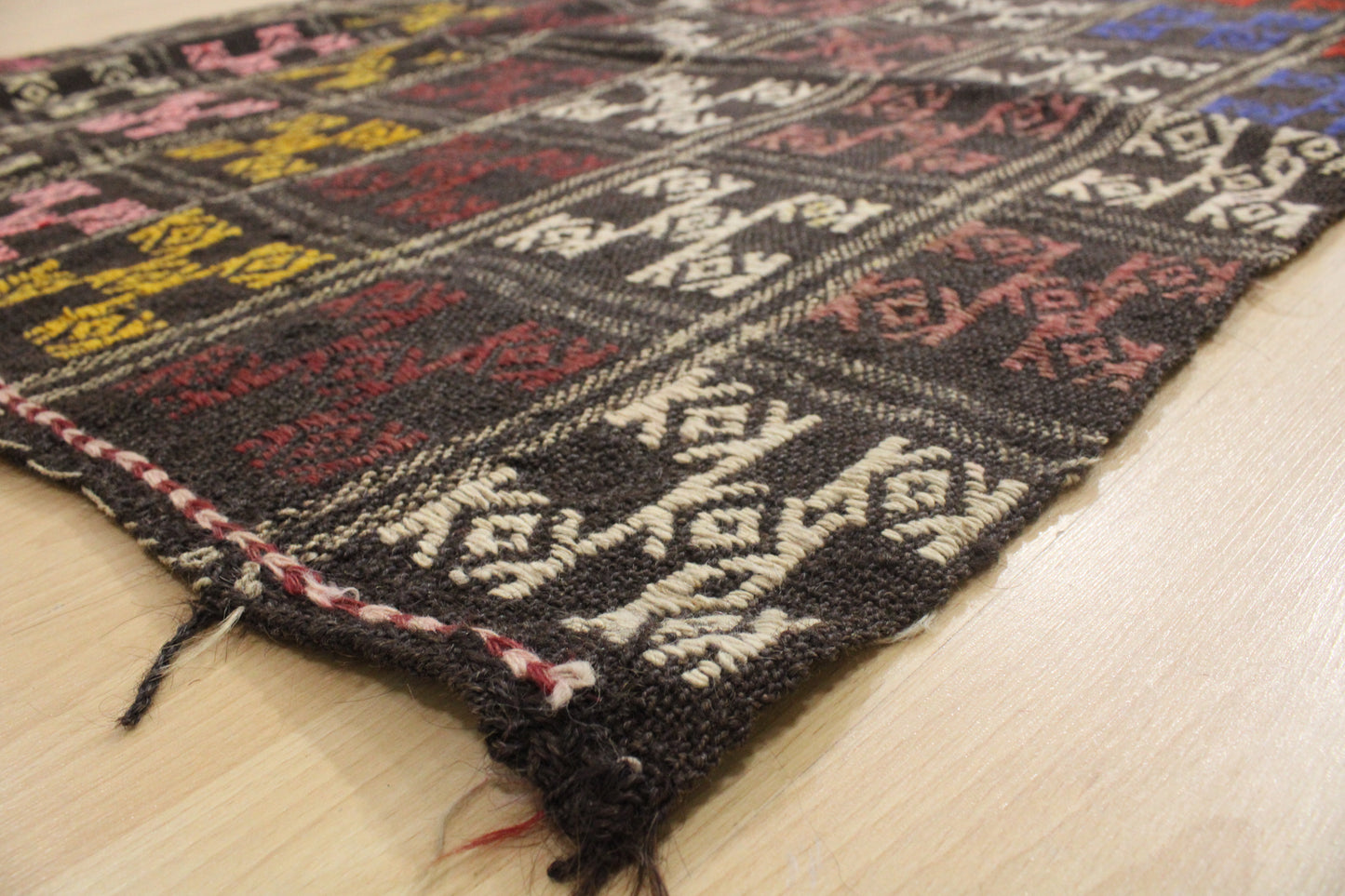 Handwoven Turkish Vintage Kilim (4'8" x 8'9")