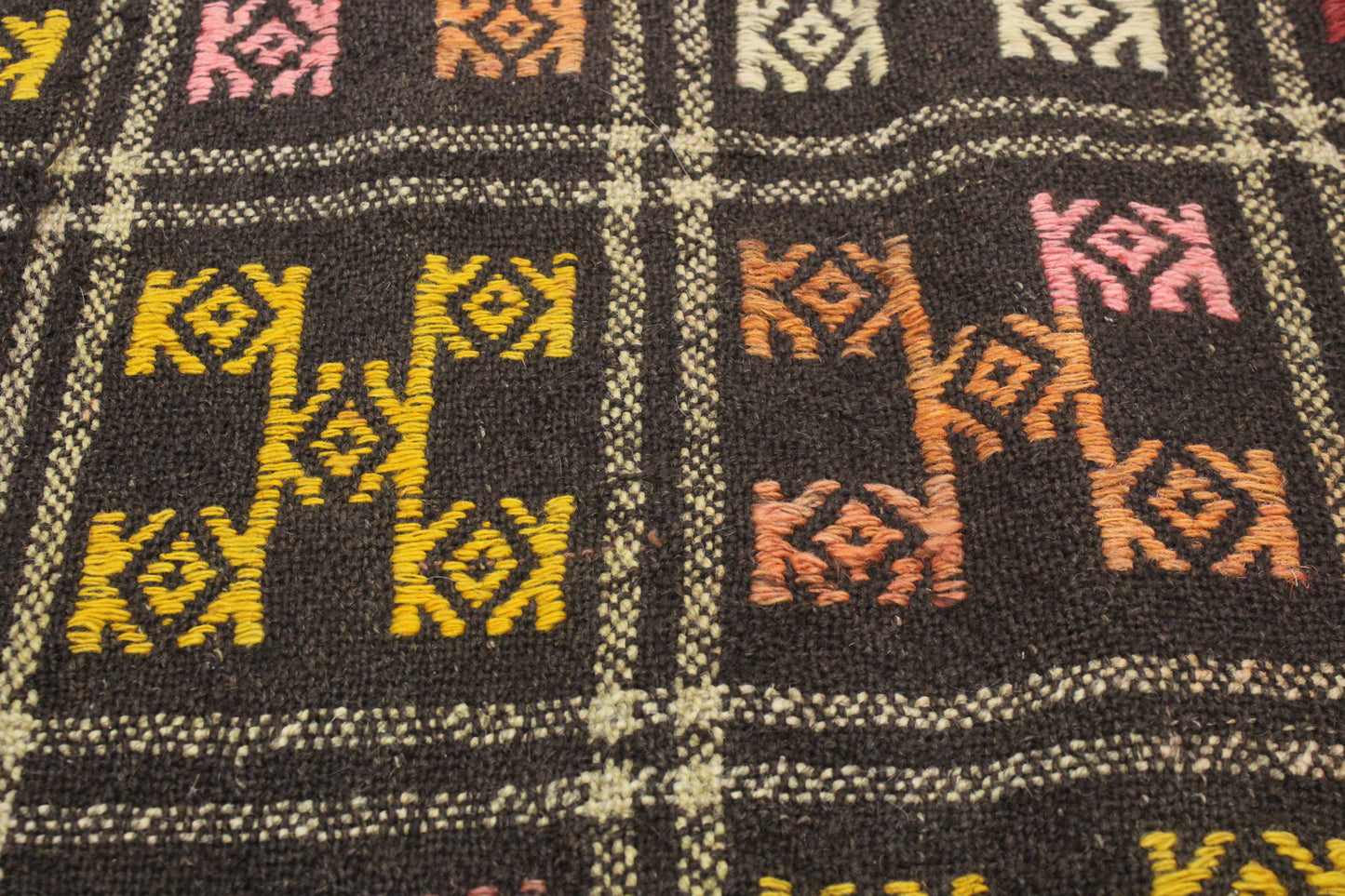 Handwoven Turkish Vintage Kilim (4'8" x 8'9")