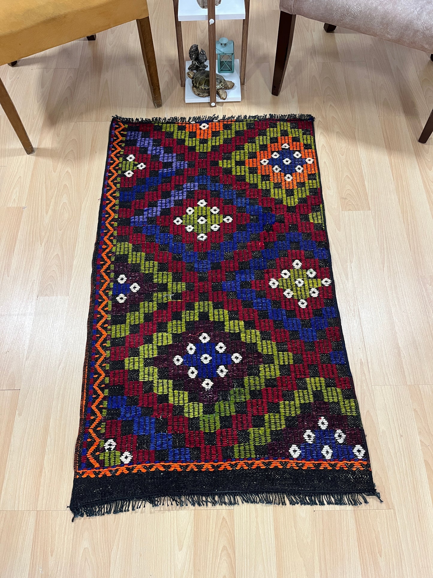 Handwoven Turkish Vintage Kilim (2'6" x 4'3")