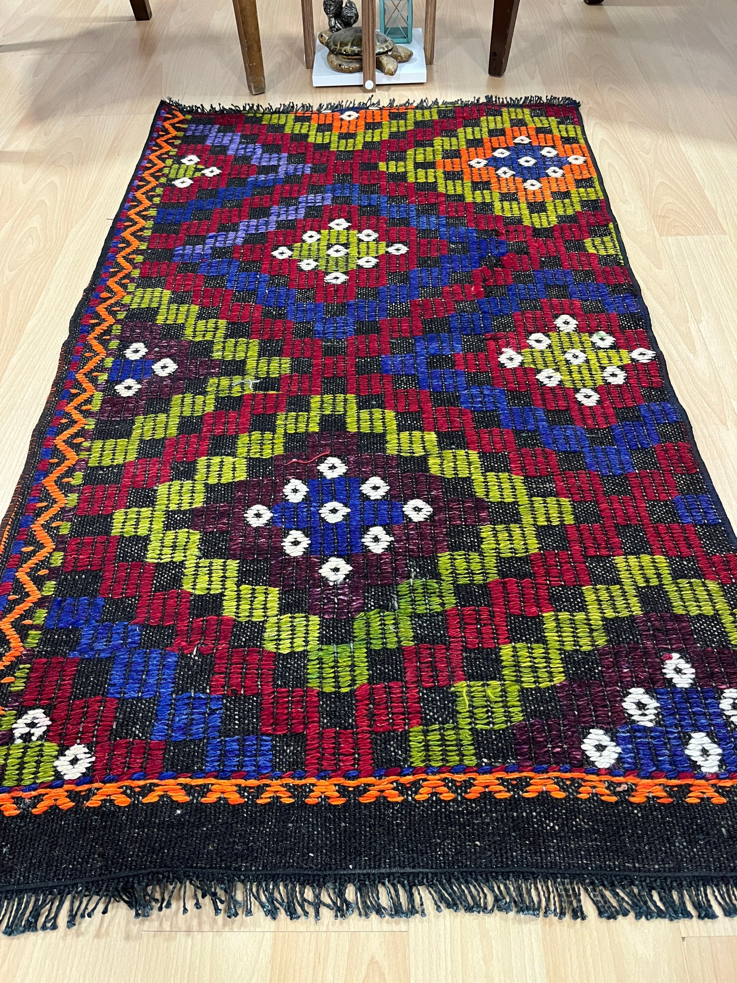 Handwoven Turkish Vintage Kilim (2'6" x 4'3")