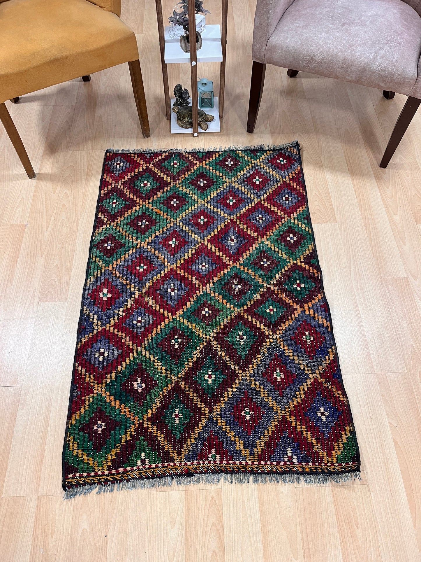 Handwoven Turkish Vintage Kilim (2'8" x 4'3")