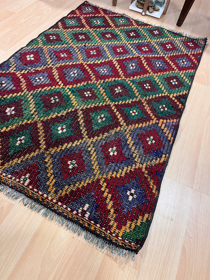 Handwoven Turkish Vintage Kilim (2'8" x 4'3")