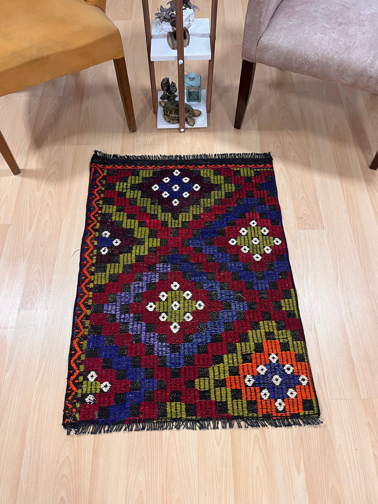 Handwoven Turkish Vintage Kilim (2'4" x 3'3")