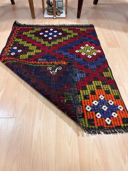 Handwoven Turkish Vintage Kilim (2'4" x 3'3")