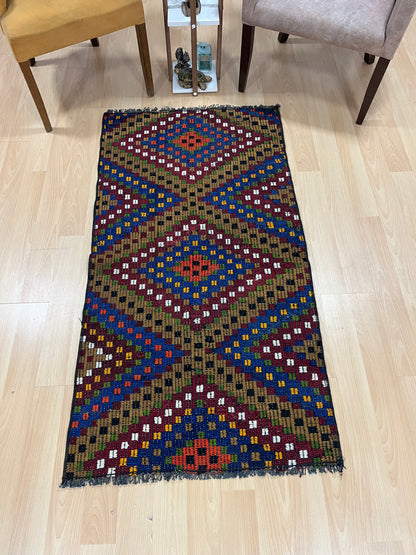 Handwoven Turkish Vintage Kilim (2'8" x 5'1")