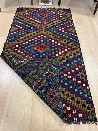 Handwoven Turkish Vintage Kilim (2'8" x 5'1")