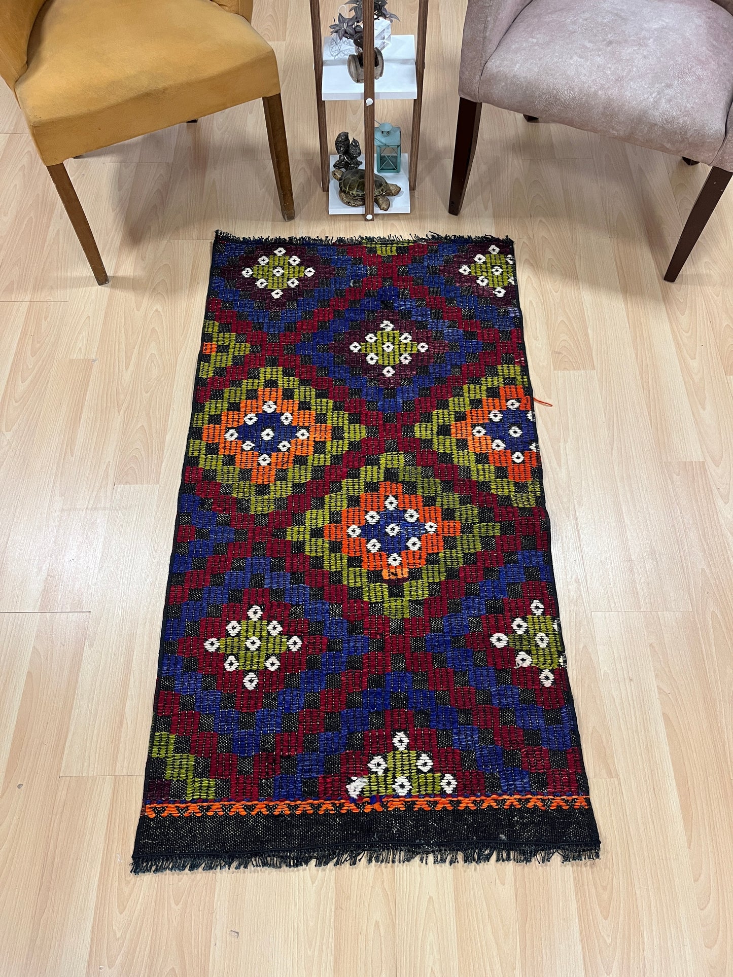 Handwoven Turkish Vintage Kilim (2'4" x 4'7")