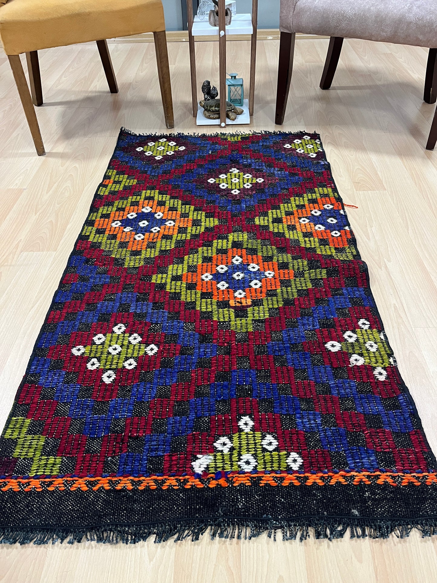 Handwoven Turkish Vintage Kilim (2'4" x 4'7")