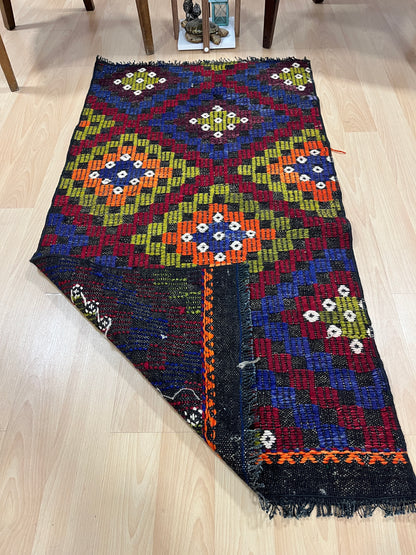 Handwoven Turkish Vintage Kilim (2'4" x 4'7")