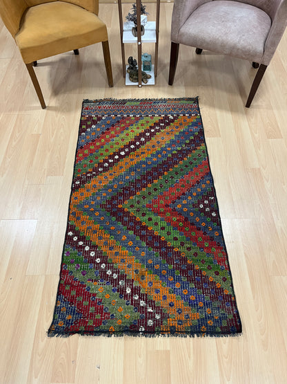 Handwoven Turkish Vintage Kilim (2'8" x 4'11")