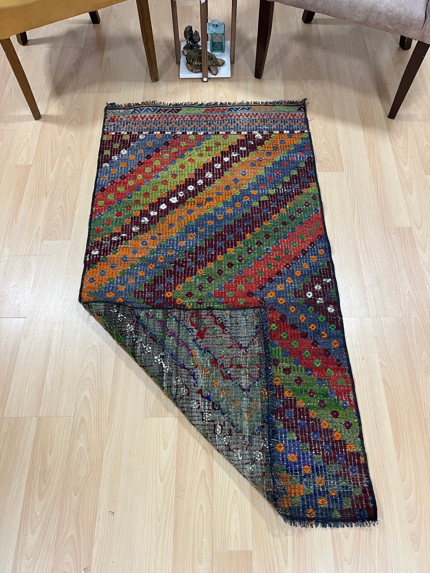 Handwoven Turkish Vintage Kilim (2'8" x 4'11")