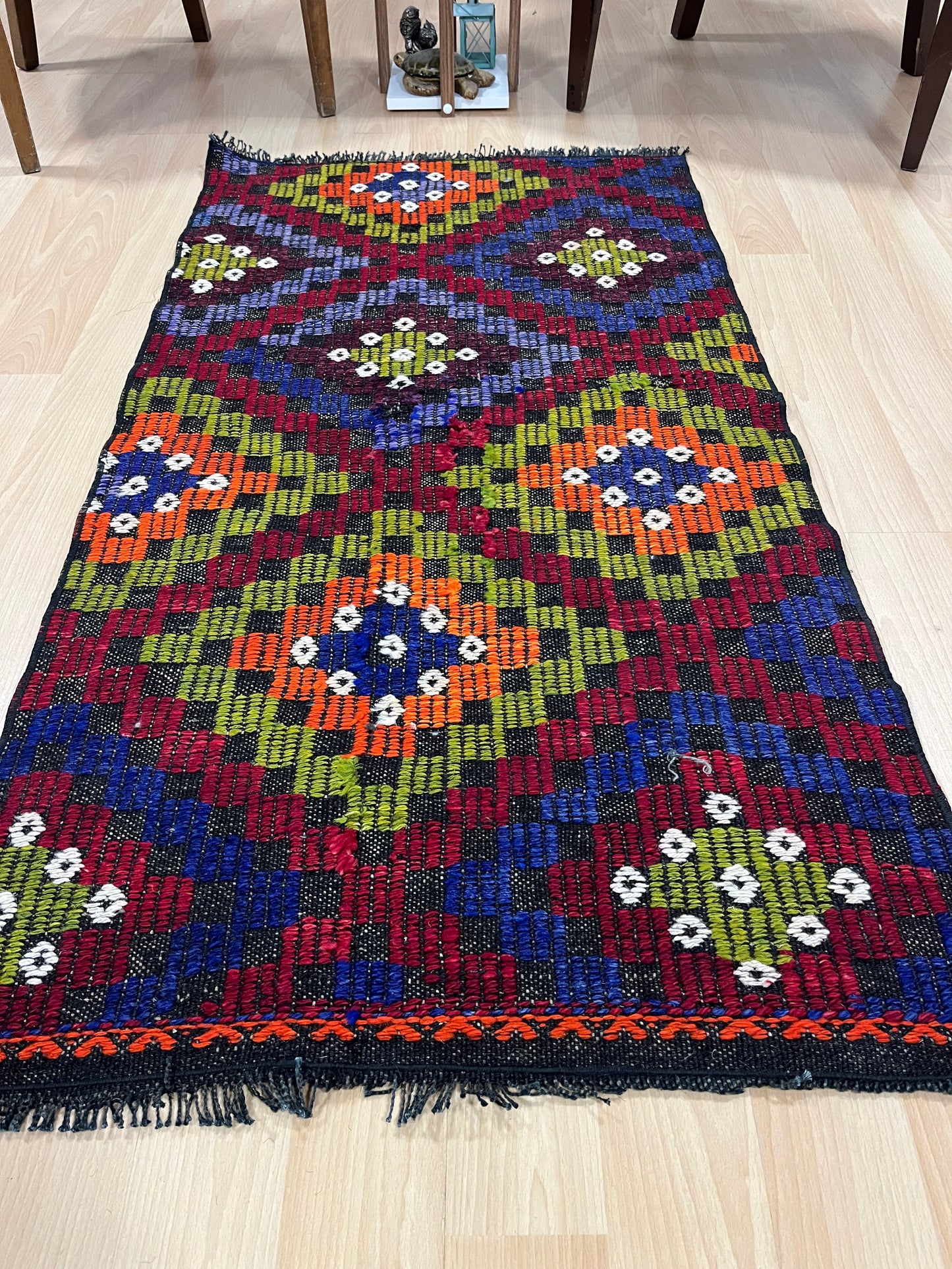 Handwoven Turkish Vintage Kilim (2'6" x 4'9")