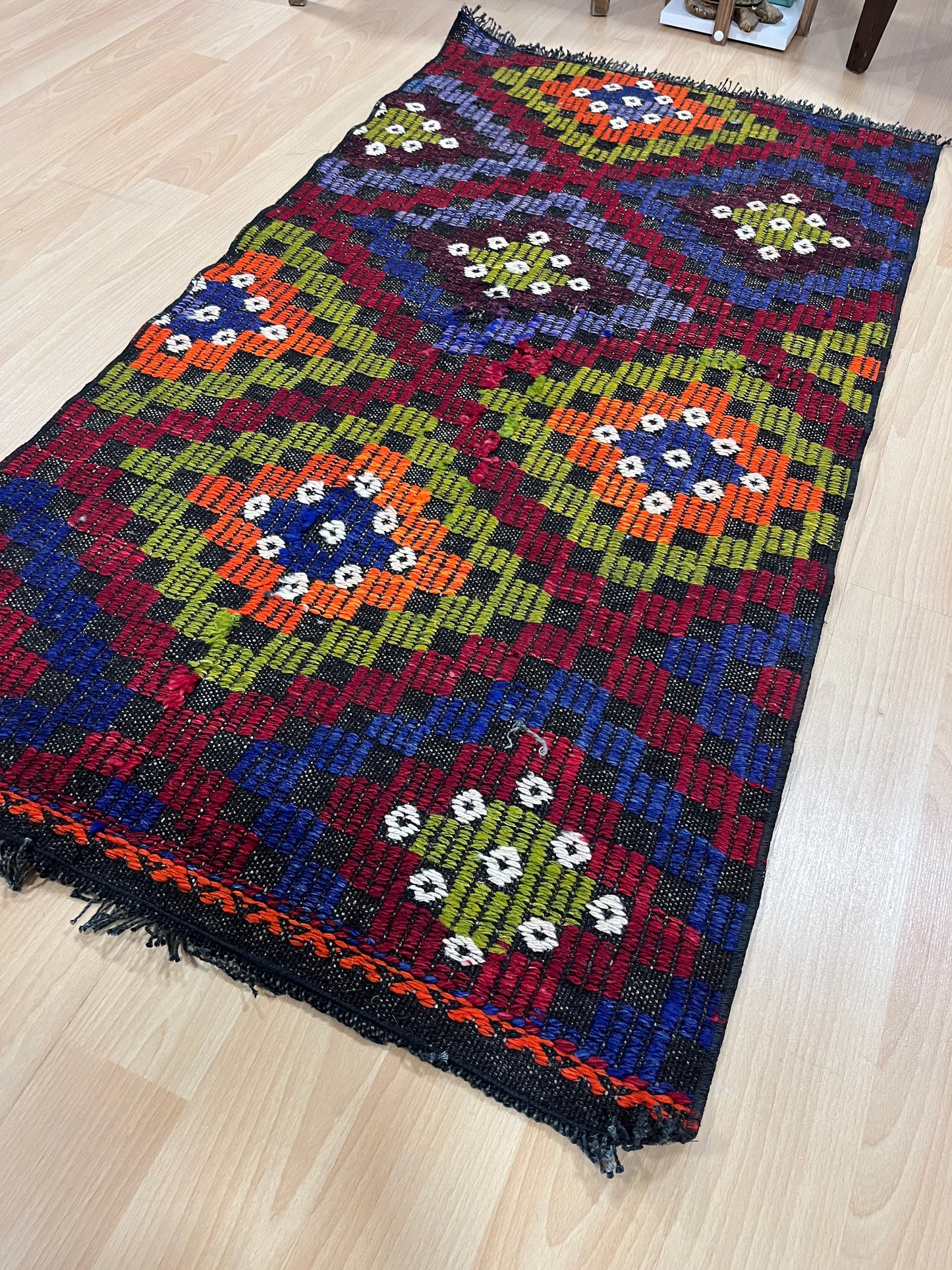 Handwoven Turkish Vintage Kilim (2'6" x 4'9")