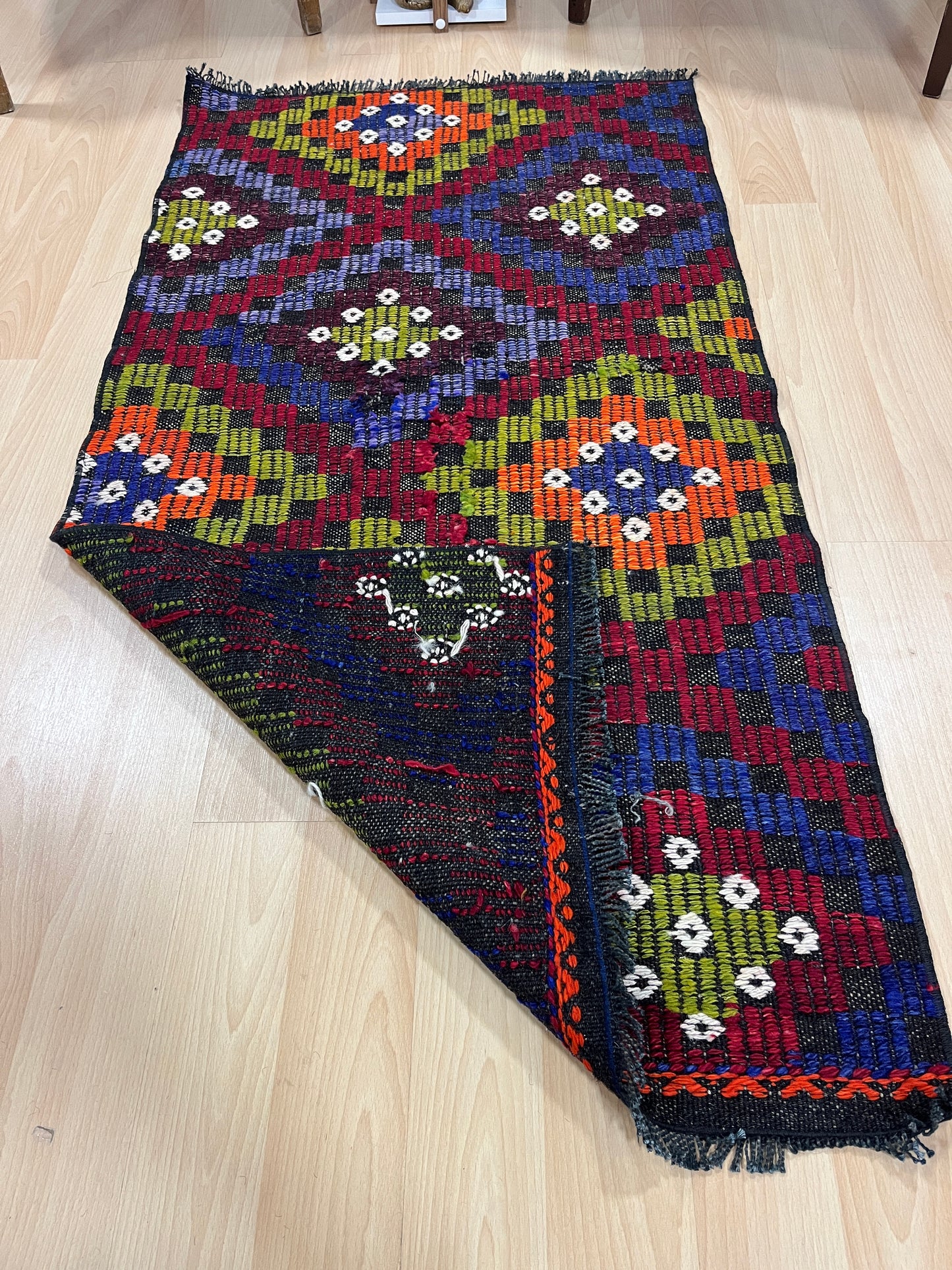 Handwoven Turkish Vintage Kilim (2'6" x 4'9")