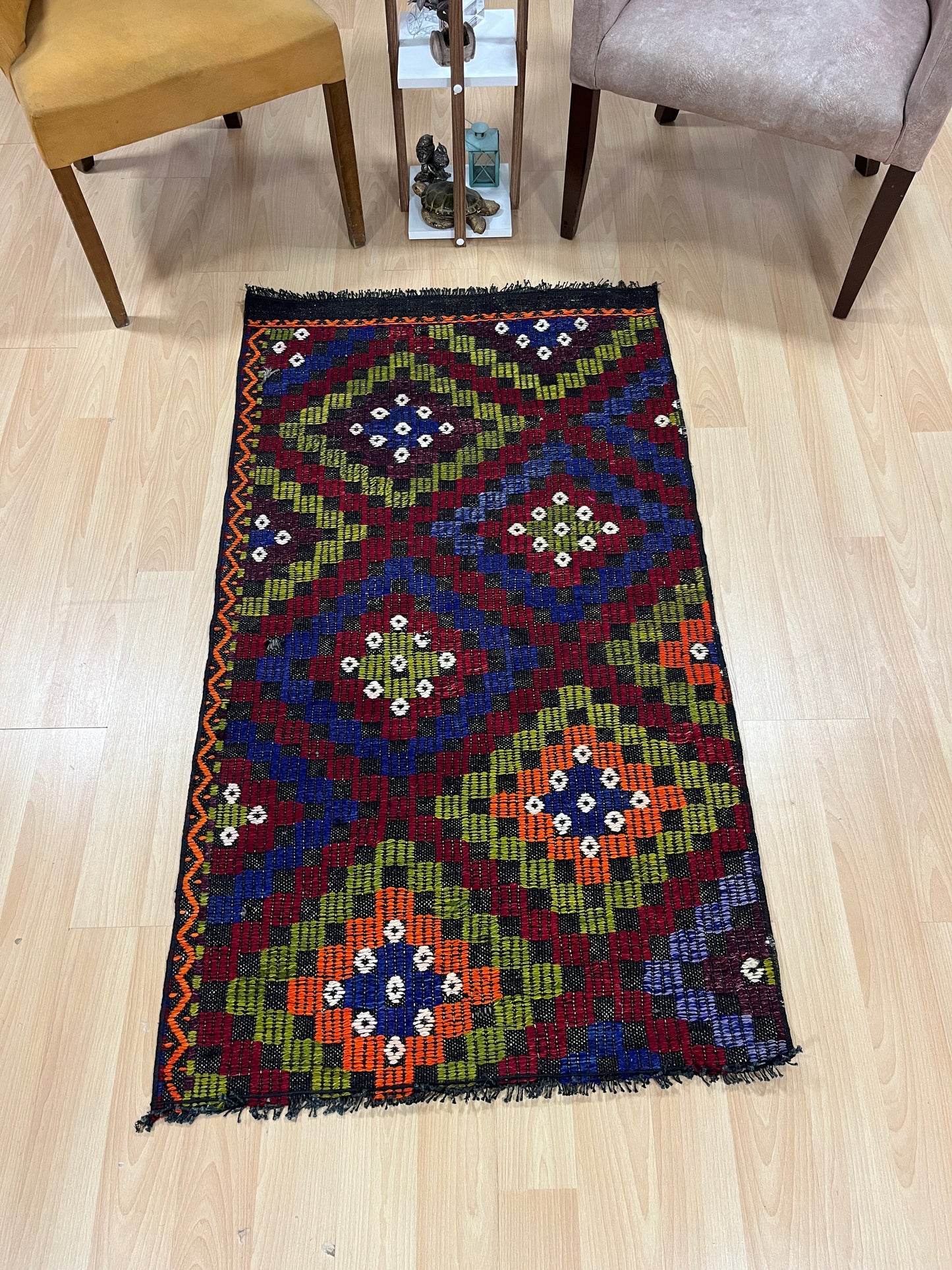 Handwoven Turkish Vintage Kilim (2'8" x 4'9")