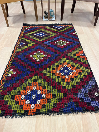 Handwoven Turkish Vintage Kilim (2'8" x 4'9")