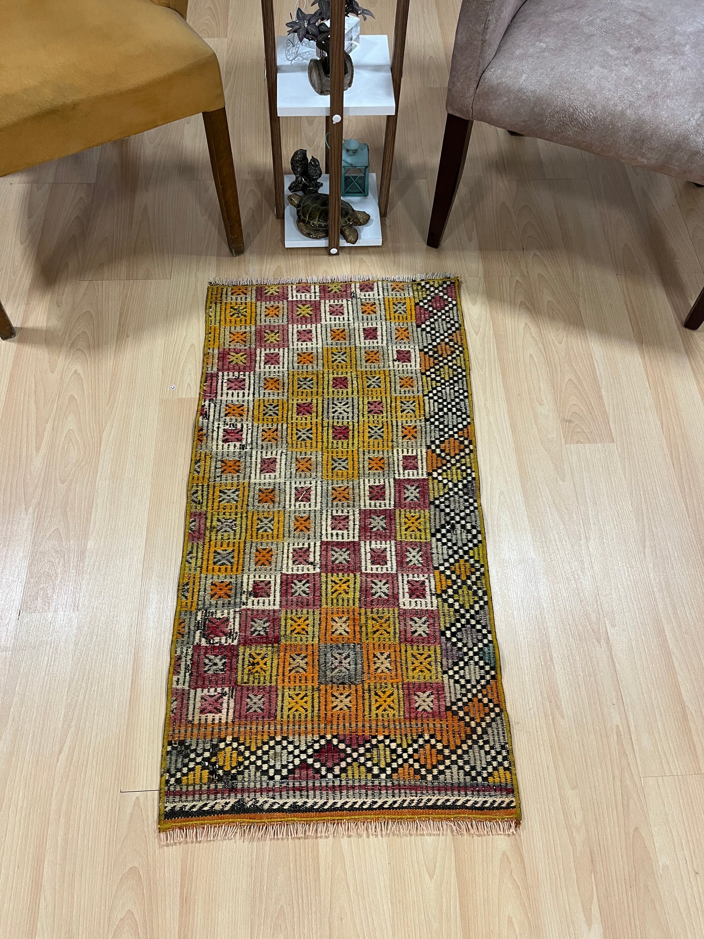 Handwoven Turkish Vintage Kilim (1'8" x 3'5")