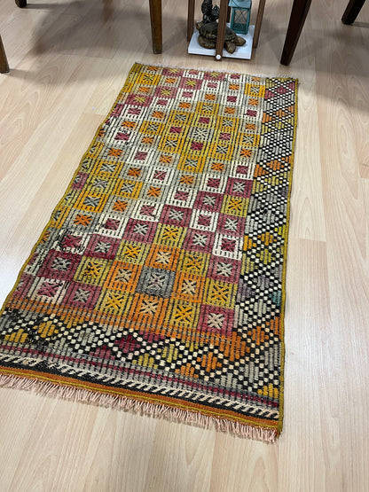 Handwoven Turkish Vintage Kilim (1'8" x 3'5")