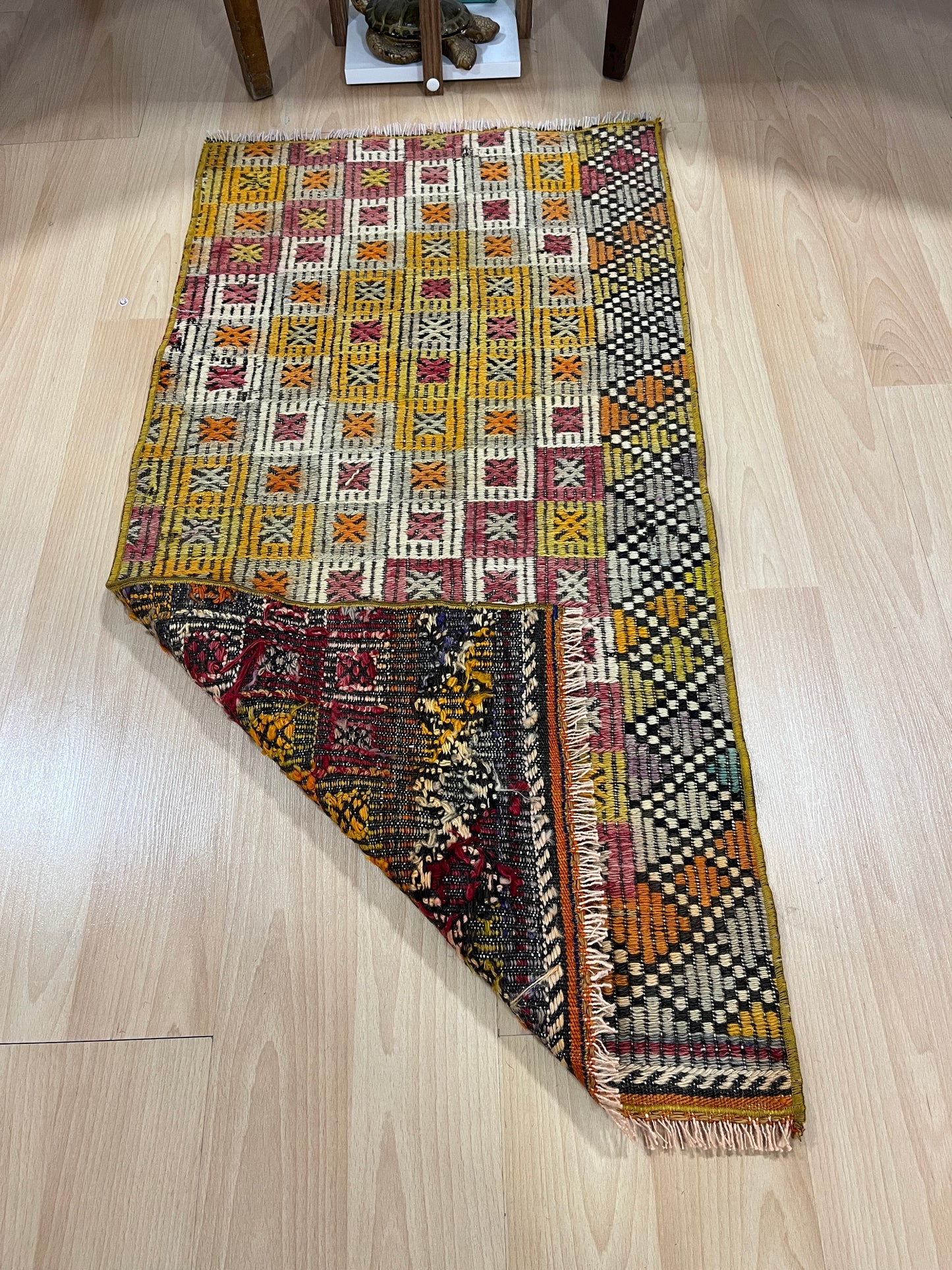 Handwoven Turkish Vintage Kilim (1'8" x 3'5")