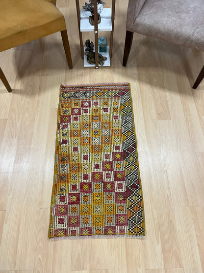 Handwoven Turkish Vintage Kilim (1'8" x 3'5")