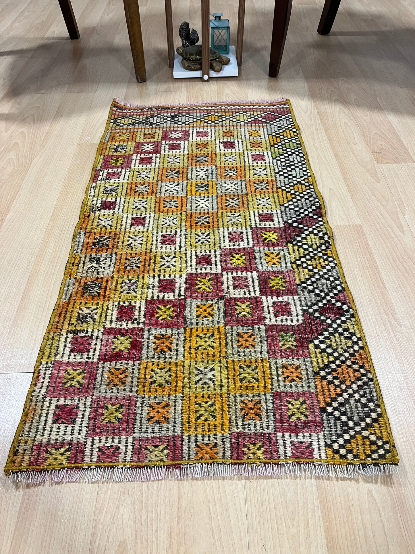 Handwoven Turkish Vintage Kilim (1'8" x 3'5")