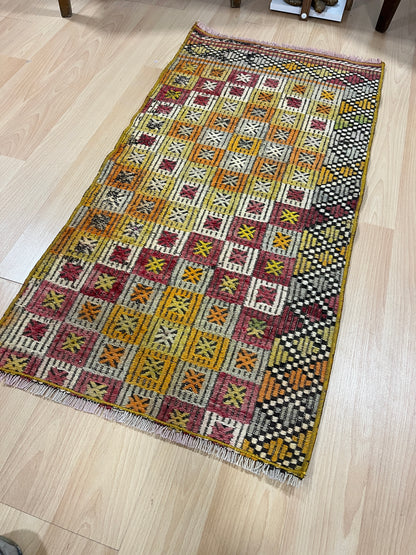 Handwoven Turkish Vintage Kilim (1'8" x 3'5")