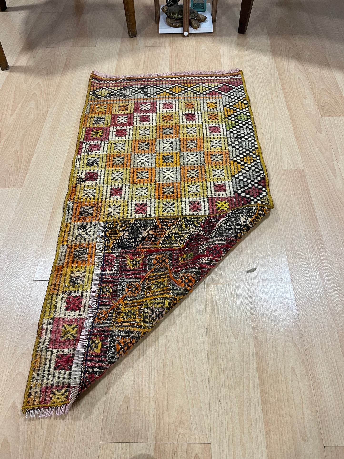 Handwoven Turkish Vintage Kilim (1'8" x 3'5")