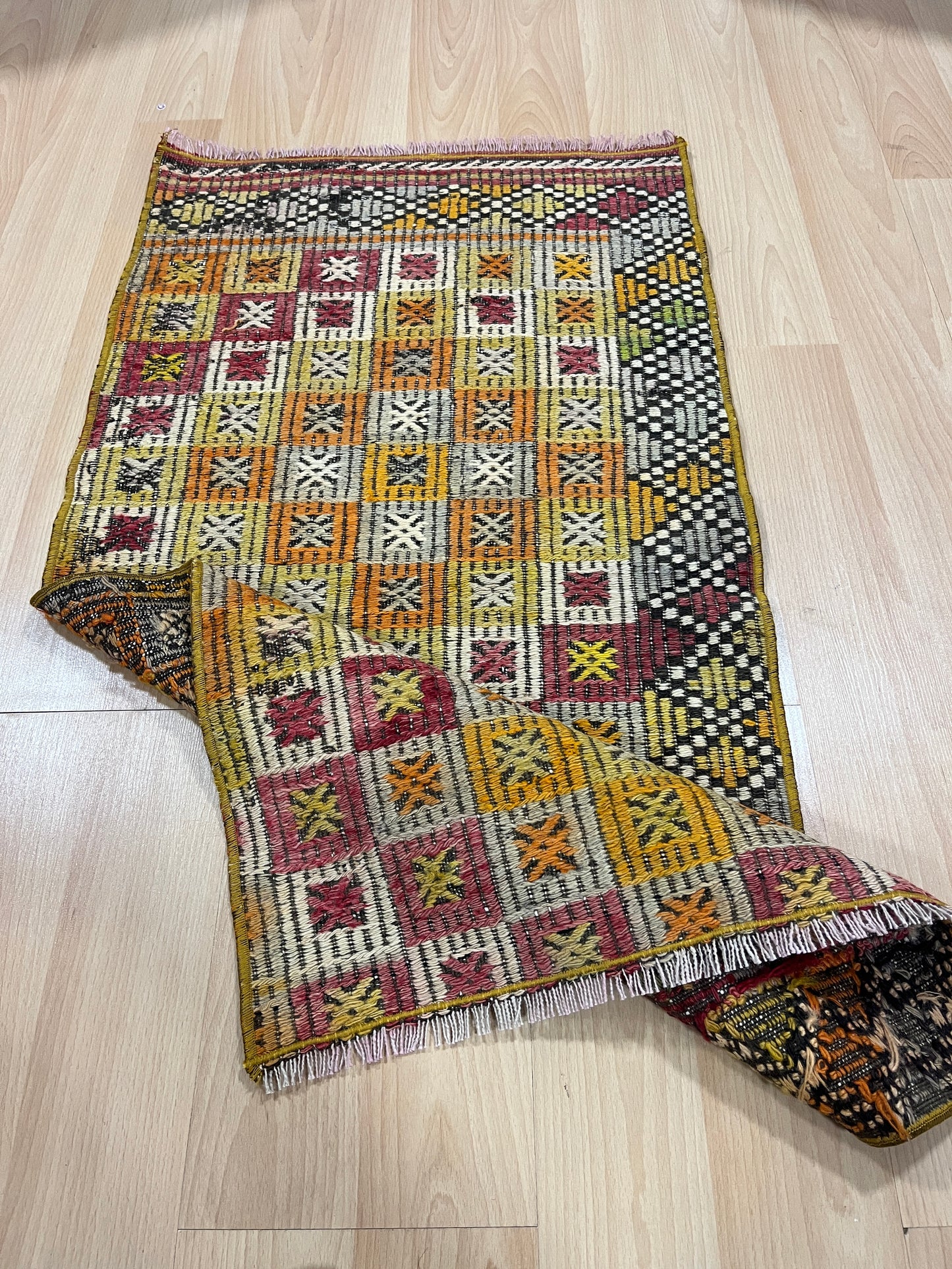 Handwoven Turkish Vintage Kilim (1'8" x 3'5")