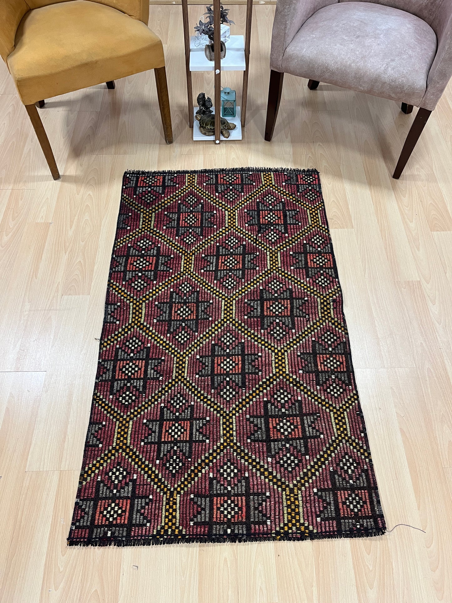 Handwoven Turkish Vintage Kilim (2'8" x 4'5")