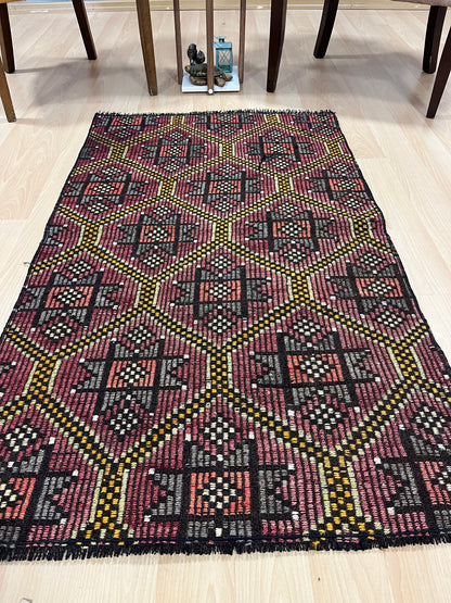 Handwoven Turkish Vintage Kilim (2'8" x 4'5")