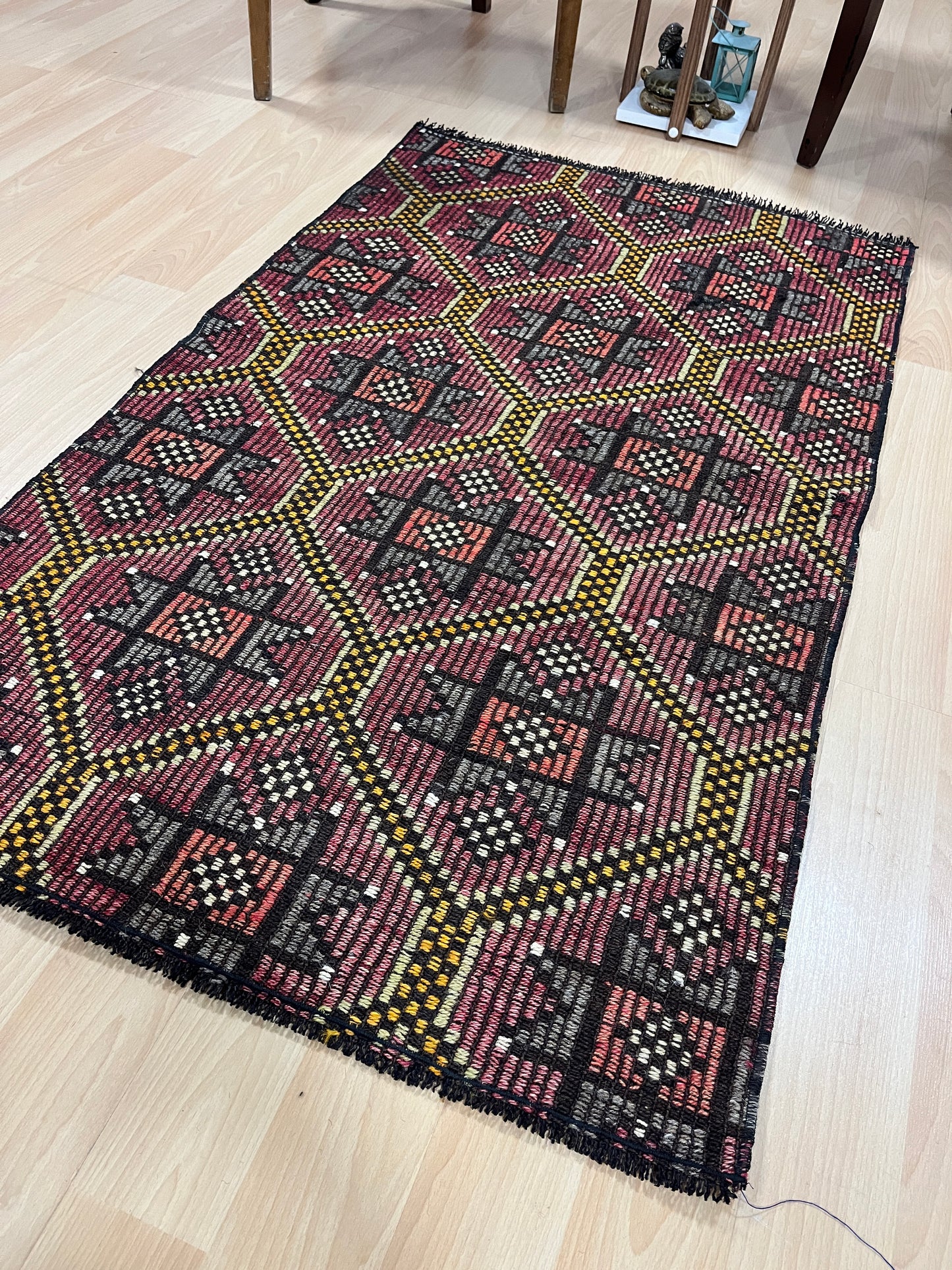 Handwoven Turkish Vintage Kilim (2'8" x 4'5")