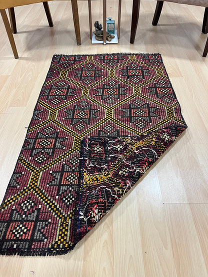 Handwoven Turkish Vintage Kilim (2'8" x 4'5")