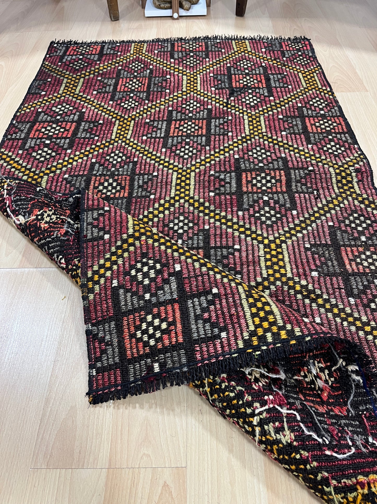 Handwoven Turkish Vintage Kilim (2'8" x 4'5")