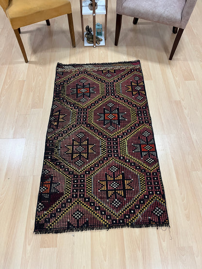 Handwoven Turkish Vintage Kilim (2'8" x 4'9")