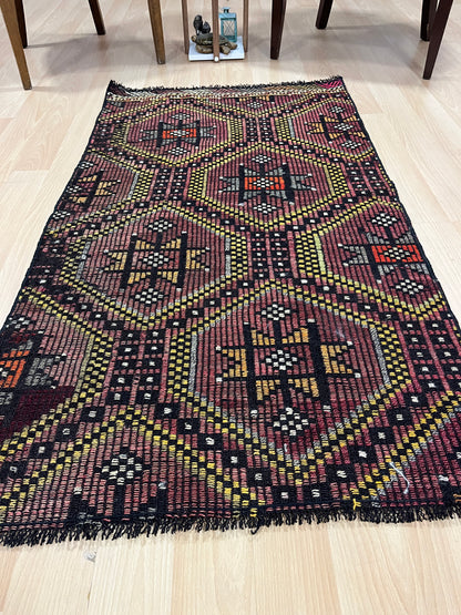 Handwoven Turkish Vintage Kilim (2'8" x 4'9")