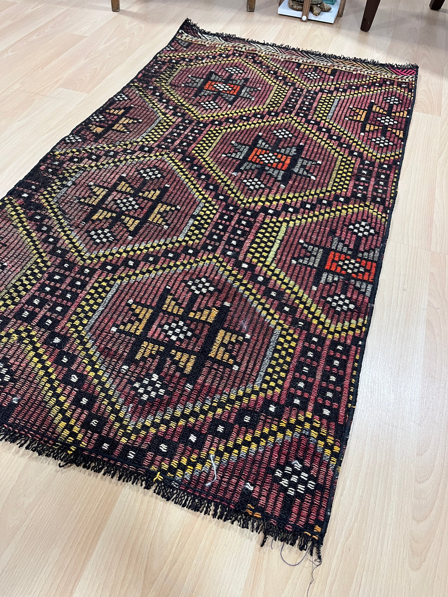 Handwoven Turkish Vintage Kilim (2'8" x 4'9")