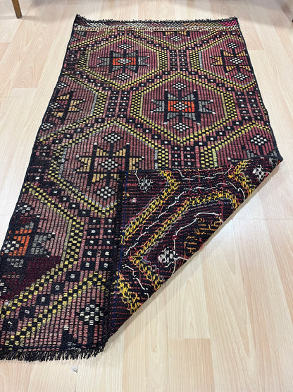 Handwoven Turkish Vintage Kilim (2'8" x 4'9")