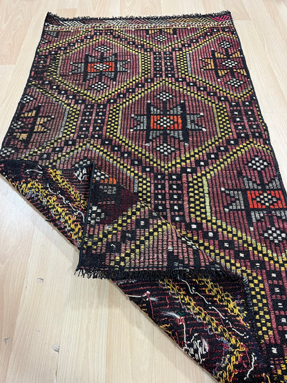 Handwoven Turkish Vintage Kilim (2'8" x 4'9")