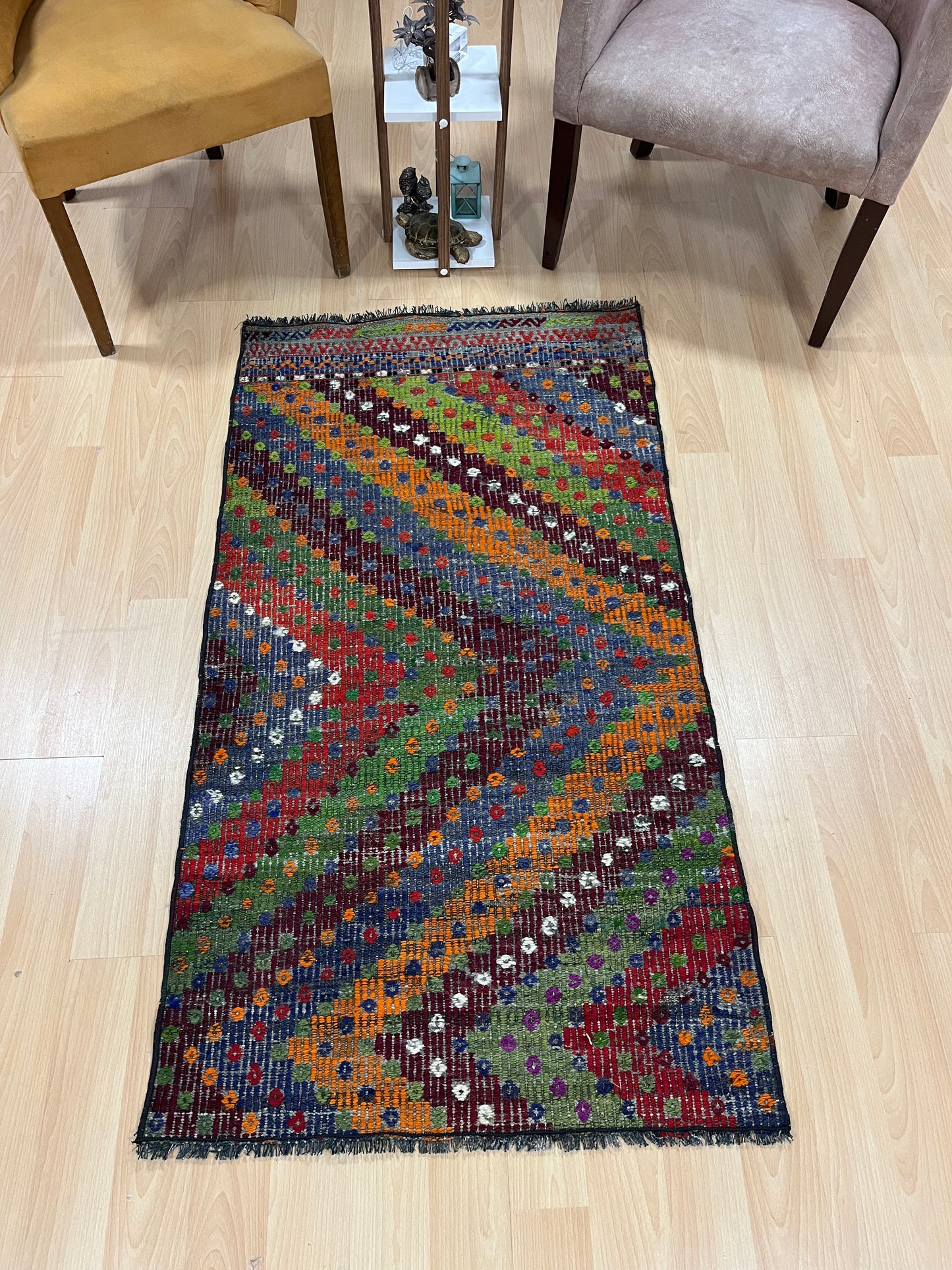 Handwoven Turkish Vintage Kilim (2'8" x 4'11")