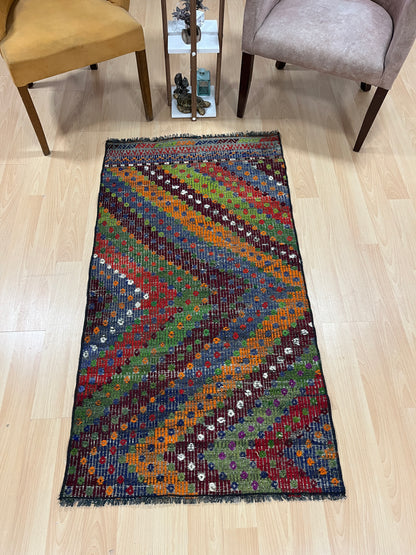 Handwoven Turkish Vintage Kilim (2'8" x 4'11")