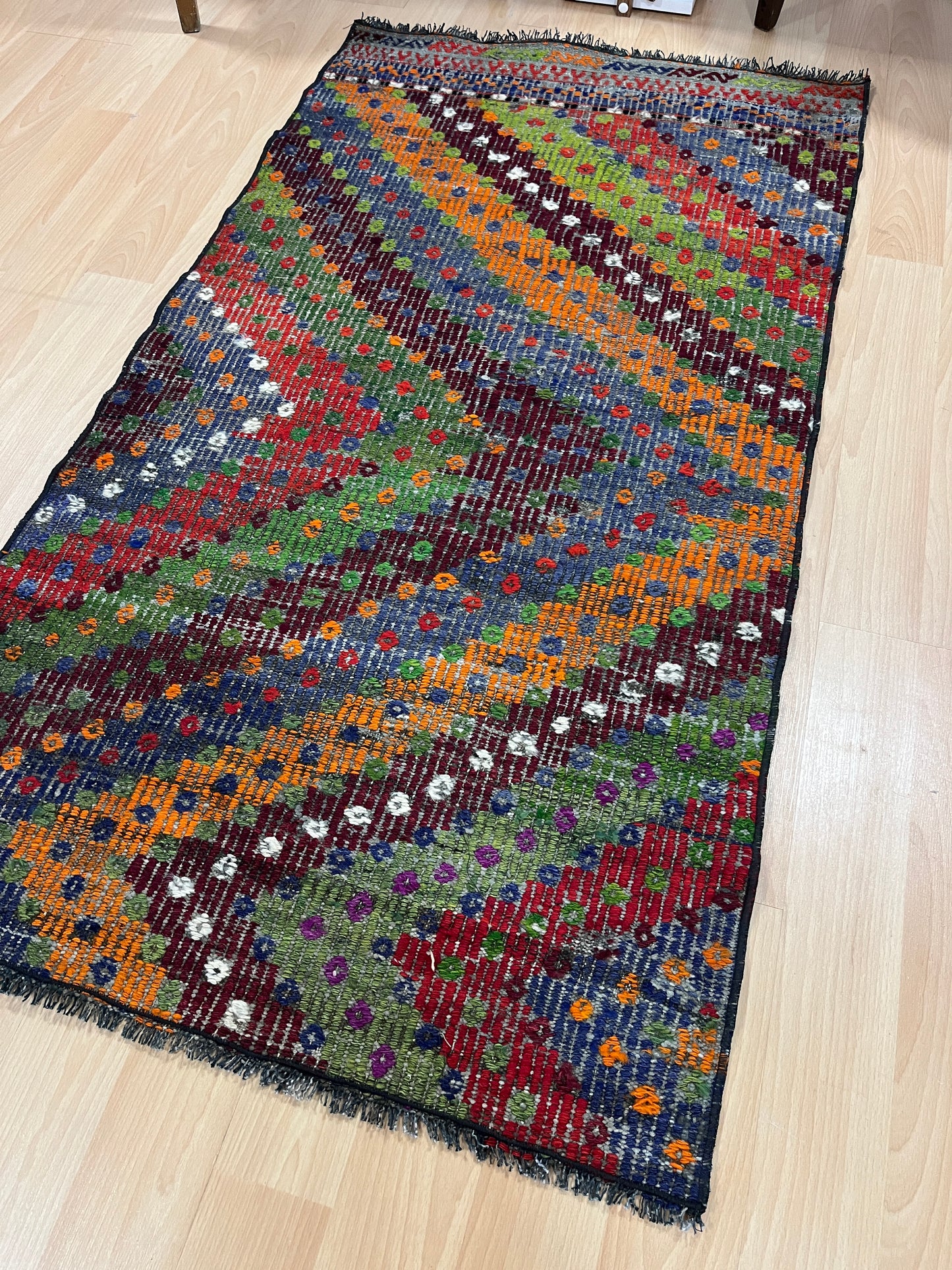 Handwoven Turkish Vintage Kilim (2'8" x 4'11")