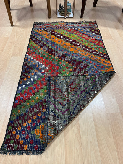 Handwoven Turkish Vintage Kilim (2'8" x 4'11")