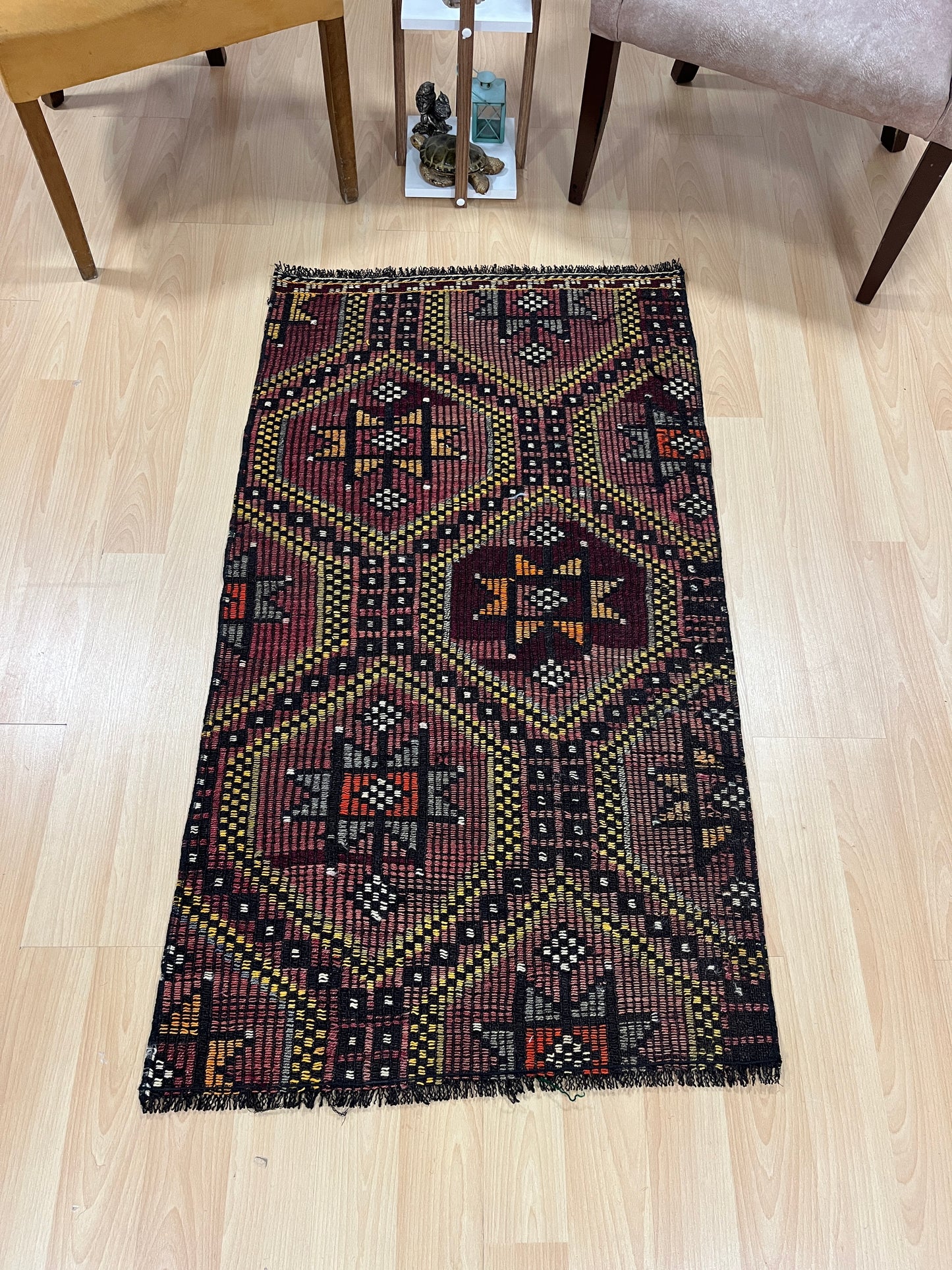 Handwoven Turkish Vintage Kilim (2'6" x 4'5")