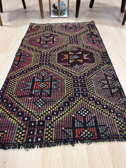 Handwoven Turkish Vintage Kilim (2'6" x 4'5")