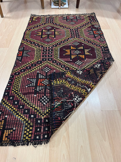 Handwoven Turkish Vintage Kilim (2'6" x 4'5")