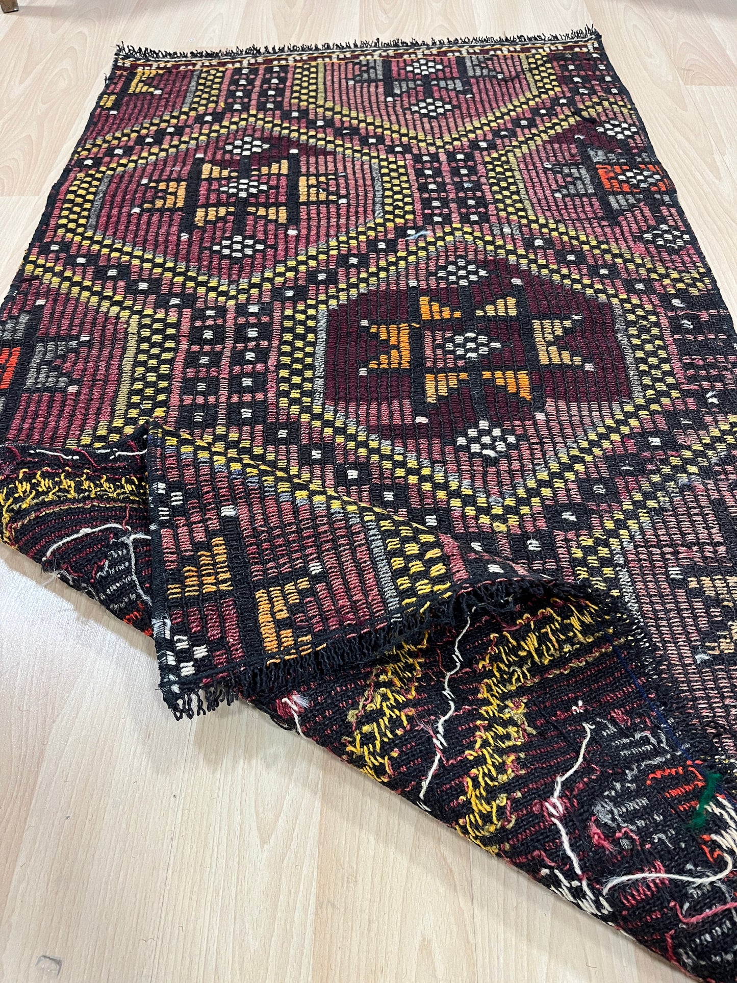 Handwoven Turkish Vintage Kilim (2'6" x 4'5")