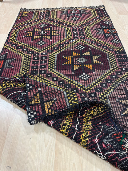 Handwoven Turkish Vintage Kilim (2'6" x 4'5")