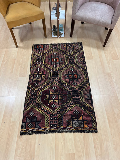 Handwoven Turkish Vintage Kilim (2'6" x 4'5")